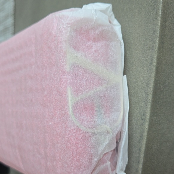 Brand New VALENTINO clutch Red spike clutch bag sealed..never opened - Picture 4 of 4